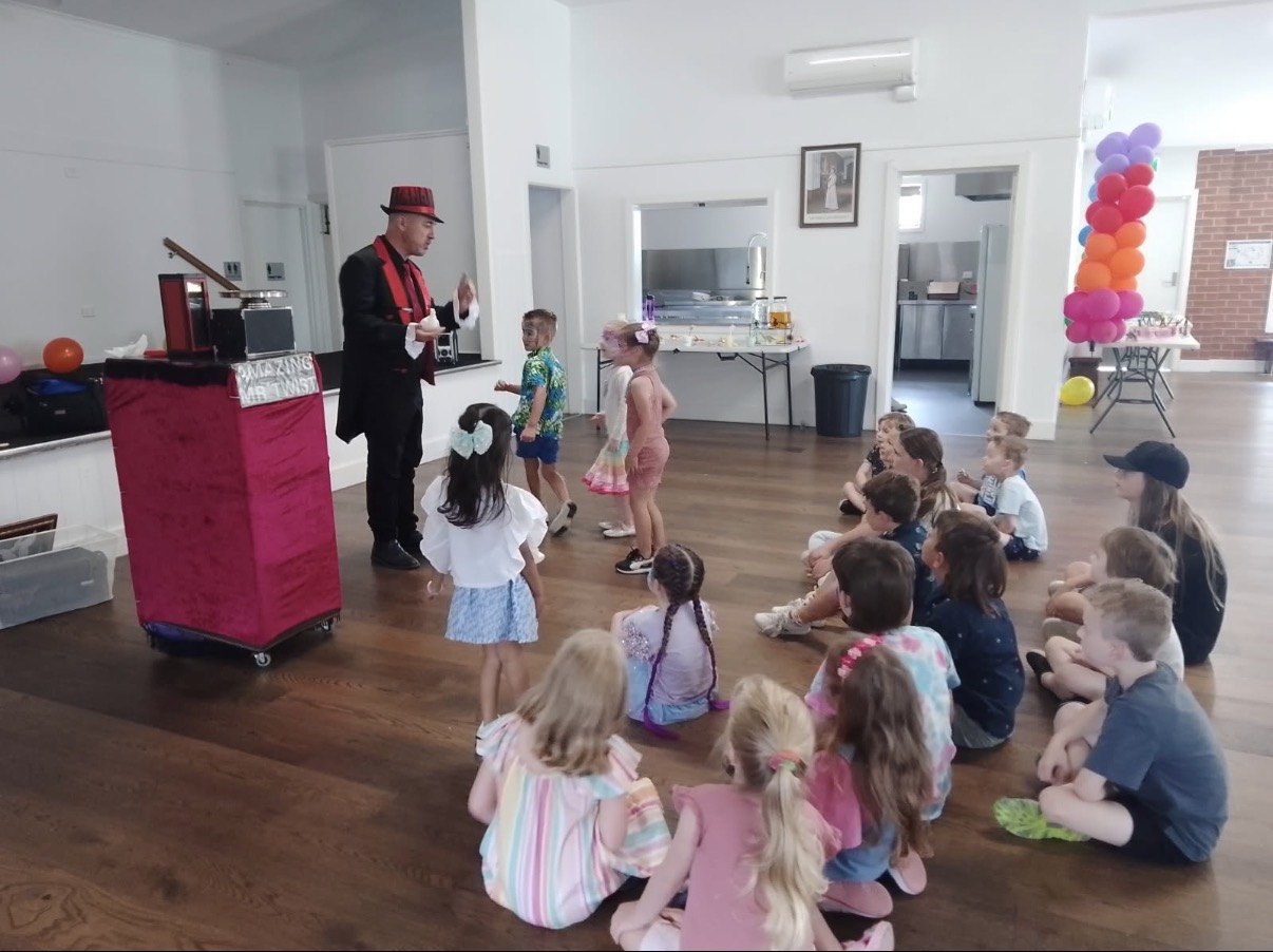 Kids birthday magic show